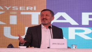 Eski Milli Eğitim Bakanı Ziya Selçuk, Kayseri Kitap Fuarı'nda konuştu