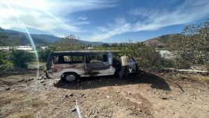 Eskişehir'de nar bahçesindeki panelvan minibüs yandı