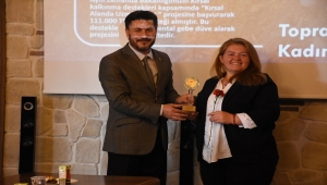 Eskişehir'de toprağa iz bırakan kadın üreticilere ödülleri verildi