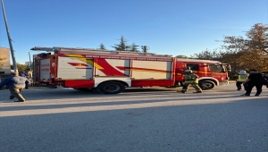 Gölbaşı'nda park halindeki otomobil yandı