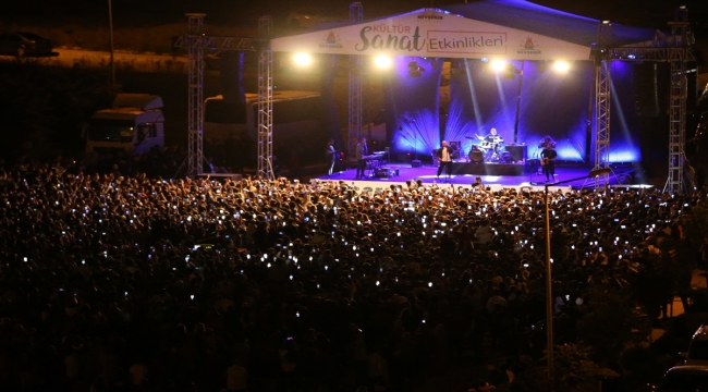 "Gripin" grubu Nevşehir konserinde hayranlarıyla buluştu 