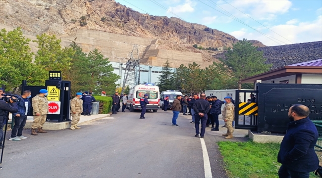 GÜNCELLEME 2 - Sivas'ta trafonun patlaması sonucu 1 işçi öldü, 3 işçi yaralandı