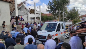 GÜNCELLEME 2 - Yozgat'ta doğal gaz patlaması sonucu 2 katlı ev çöktü