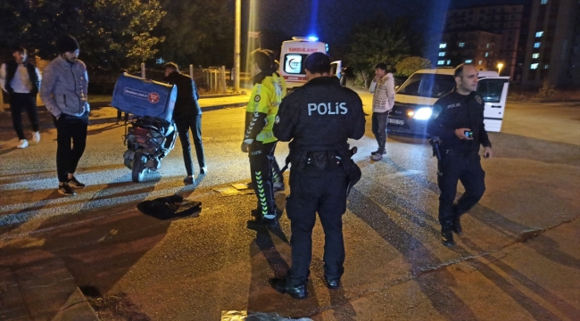 Kahramankazan'da hafif ticari araçla çarpışan motosikletin sürücüsü yaralandı
