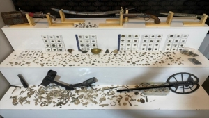 Kayseri'de 651 parça tarihi eseri satmaya çalışan kişi gözaltına alındı