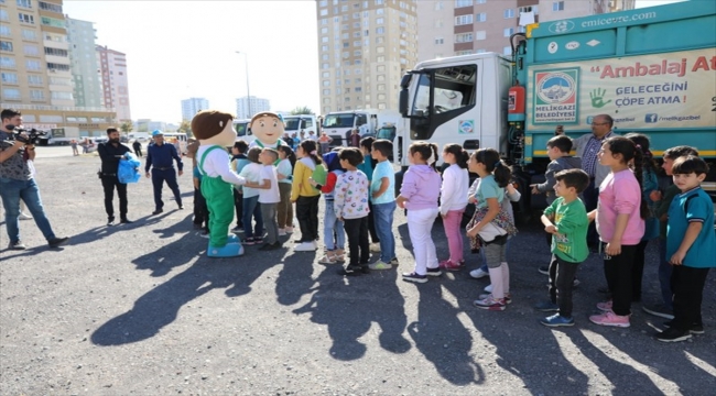 Kayseri'de ilkokul öğrencileri çevre temizliği yaptı