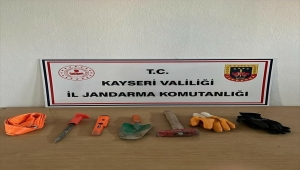 Kayseri'de kaçak kazı yapan 2 zanlı yakalandı