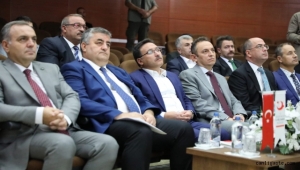 Kayseri'de 'Mülki Amirler' toplantıda, yabancı uyruklular parkta (Videolu Haber)