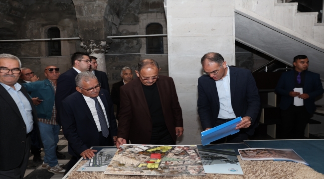 Kayseri protokolü kentin tarihi ve turistik yerlerini inceledi