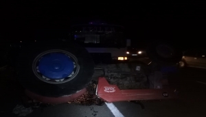 Kırıkkale'de dolmuşla traktörün çarpıştığı kazada 2 kişi yaralandı