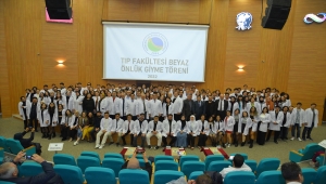 Kırşehir'de tıp fakültesi öğrencileri beyaz önlük giydi