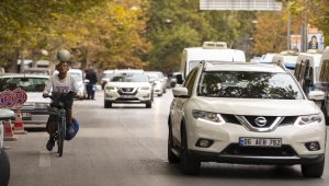 Meksikalı gezgin Nieto, kafasında futbol topuyla ülke ülke pedal çeviriyor