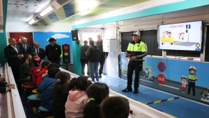 "Mobil Trafik Eğitim Tırı" Niğde'de öğrencileri bilgilendirdi