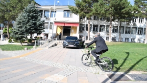 Seydişehir Kaymakamı Pişkin makama bisikletle gitti