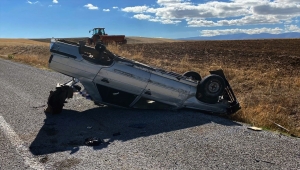 Sivas'ta devrilen otomobilin sürücüsü öldü