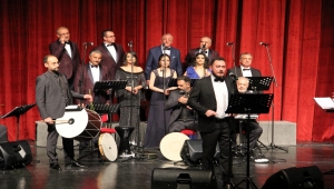 Sivas'ta düzenlenen konserde Roman türküleri seslendirildi