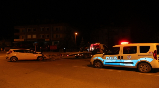 Sivas'ta iki aracın çarpıştığı kazada 2 kişi yaralandı