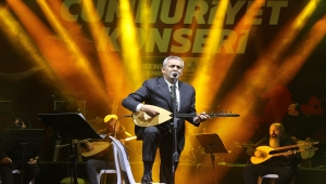 Yavuz Bingöl Konya'da Cumhuriyet Konseri verdi