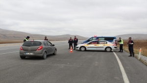 Yunak'ta helikopter destekli trafik denetimi yapıldı