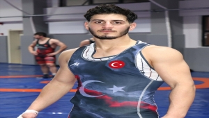 Ailesinden habersiz başladığı güreşte Balkan ve Türkiye şampiyonu oldu
