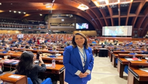 AKPM Üyesi Emine Nur Günay, Dünya Demokrasi Forumu'na katıldı