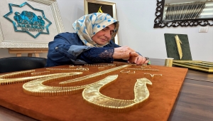 Aksaray'da 80 yaşındaki Zeynep teyze çalışma azmiyle çevresindekilere örnek oluyor