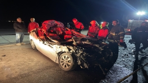 Aksaray'da kamyon ile çarpışan otomobilin sürücüsü öldü