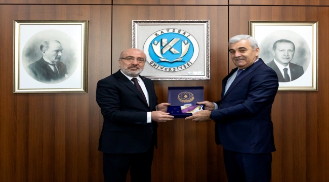 Azerbaycan Diaspora Bakan Yardımcısı Hacıyev, KAYÜ Rektörü Karamustafa'yı ziyaret etti
