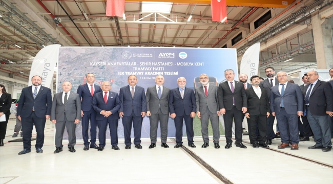 Büyükkılıç, Ankara'da yeni hattın ilk tramvay aracının teslim törenine katıldı