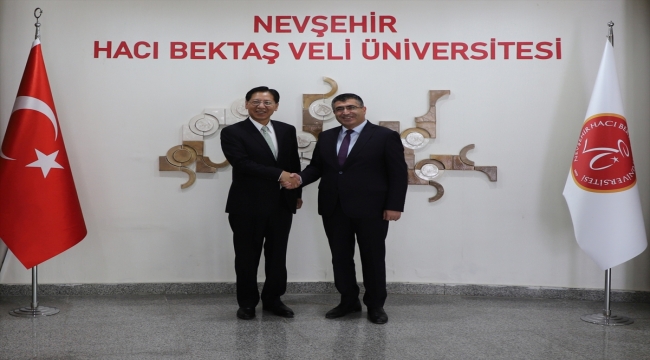 Çin'in Ankara Büyükelçisi Liu, Nevşehir'de Çince öğrenen öğrencilerle buluştu