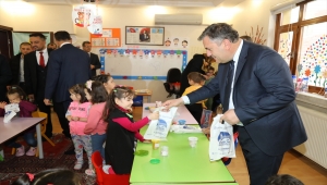 Çubuk'ta öğrencilere diş bakım seti dağıtıldı