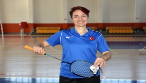 Dünya ikincisi para badmintoncu Halime Yıldız, Paris Paralimpik Oyunları'na hazırlanıyor: