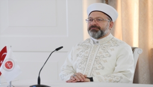 Erbaş, "Uluslararası 21. Yüzyılda Gençlik ve İnanç Eğilimleri Sempozyumu"nda konuştu: