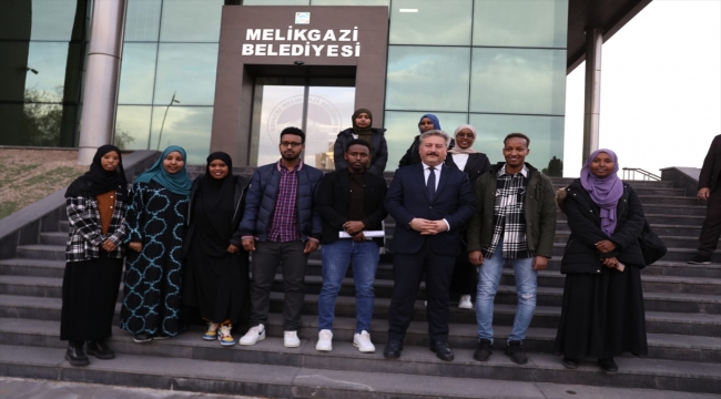 ERÜ'de eğitim gören Erasmus öğrencileri Başkan Palancıoğlu'nu ziyaret etti