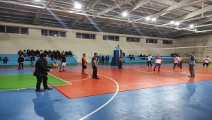 Eskil'de kurumlar arası voleybol turnuvası başladı