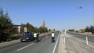 Eskişehir'de jandarmadan helikopter destekli trafik denetimi