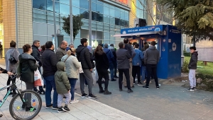 Eskişehir'de olası su zammı öncesi uzun kuyruklar oluştu