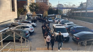 Eskişehir merkezli nitelikli dolandırıcılık operasyonunda yakalanan 20 şüpheli tutuklandı