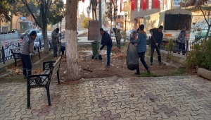 Hüyük'te ağaçlardan dökülen yapraklar temizleniyor