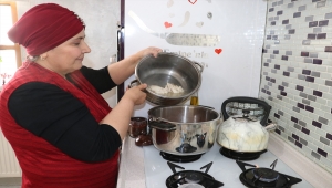 Kanserle savaşan ev kadını kurduğu dernekle hastalara moral veriyor