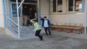 Karaman Valisi Tuncay Akkoyun Kur'an kursunda deprem tatbikatına katıldı