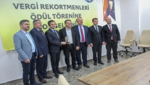 Karapınar'da vergi rekortmenlerine plaket verildi