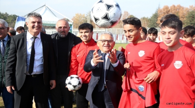 Kayseri'de amatör spor kulüplerine malzeme desteği