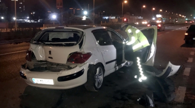 Kayseri'de araca, ardından da direğe çarpan otomobilin sürücüsü yaralandı