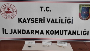 Kayseri'de cep telefonu şarj aletine uyuşturucu saklayan kişi yakalandı