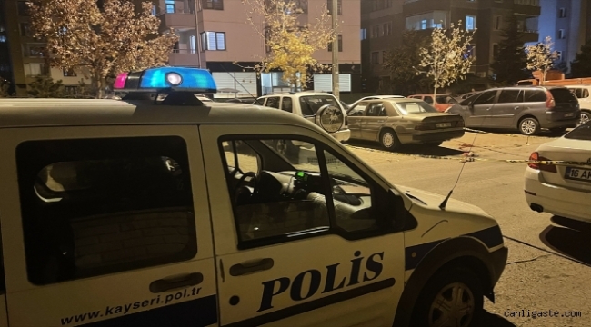 Kayseri'de komşuların gürültü kavgasında 2 kişi bıçakla yaralandı