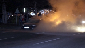 Kayseri'de park halindeki otomobil yandı
