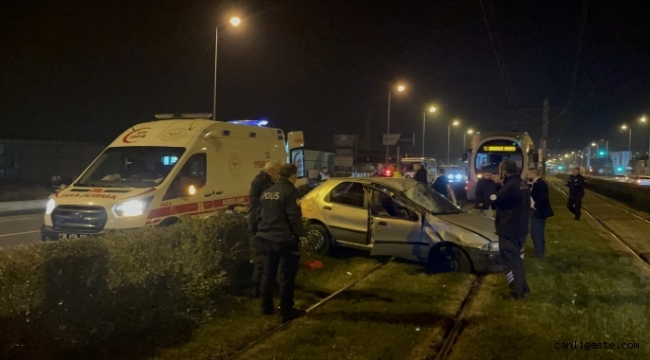 Kayseri'de tramvay yoluna giren otomobil takla attı: 1 yaralı
