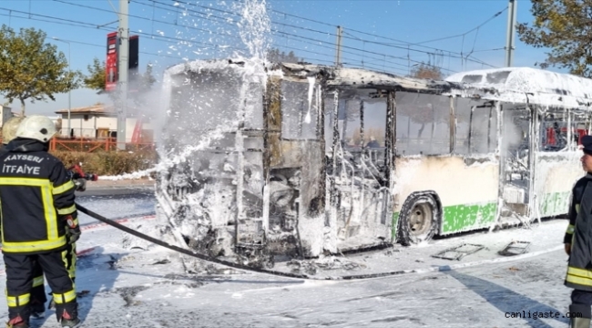 Kayseri Olay: Özel halk otobüsü yanarak kullanılamaz hale geldi