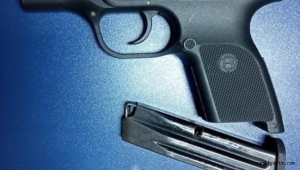 Kayseri Talas'ta bir kişi ruhsatsız tabanca ile yakalandı